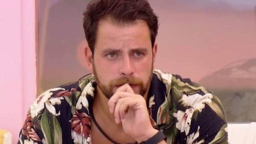 BBB22: Gustavo se enfurece com Eliezer por bobagem, se revolta e resmunga: "Tenho que aguentar"