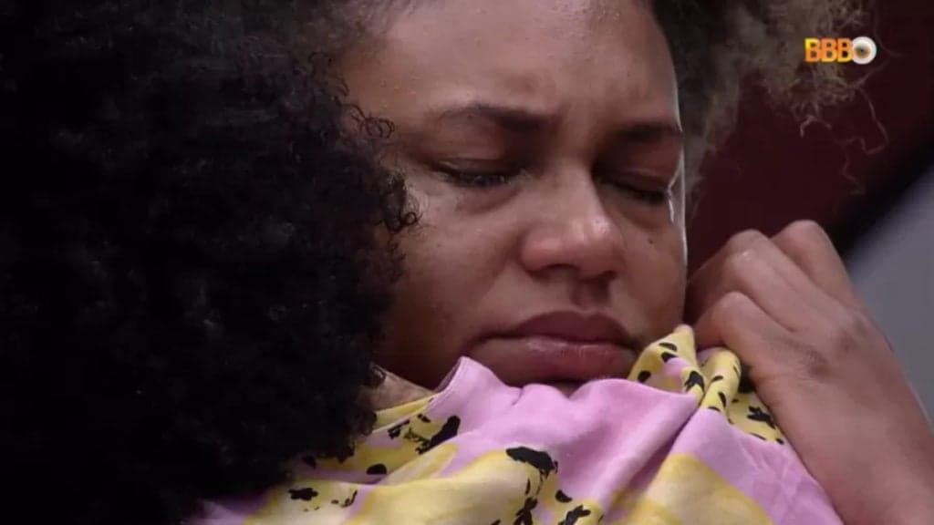 BBB22: Ao pensar na possibilidade de Natália sair, Jessilane surta e vai aos prantos: "Aperto no coração"