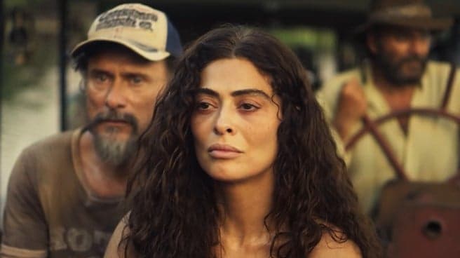 Maria Marruá (Juliana Paes) e Gil (Enrique Diaz) em cena na novela 'Pantanal' (Foto: Reprodução / Globo) Maria Marruá (Juliana Paes) e Gil (Enrique Diaz) em cena na novela 'Pantanal' (Foto: Reprodução / Globo)