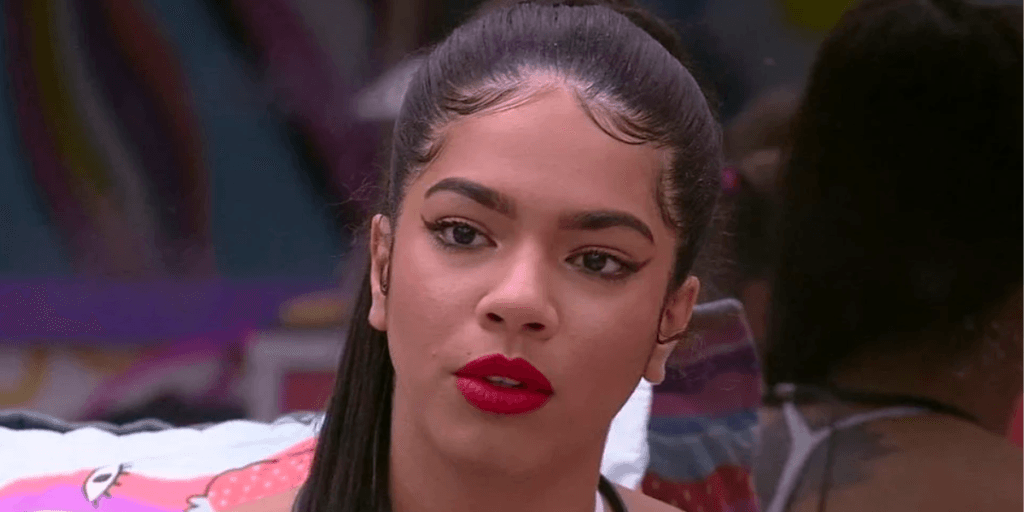 Maria, depois de ser expulsa do BBB, anuncia profissão e tem fotos sem roupa divulgadas