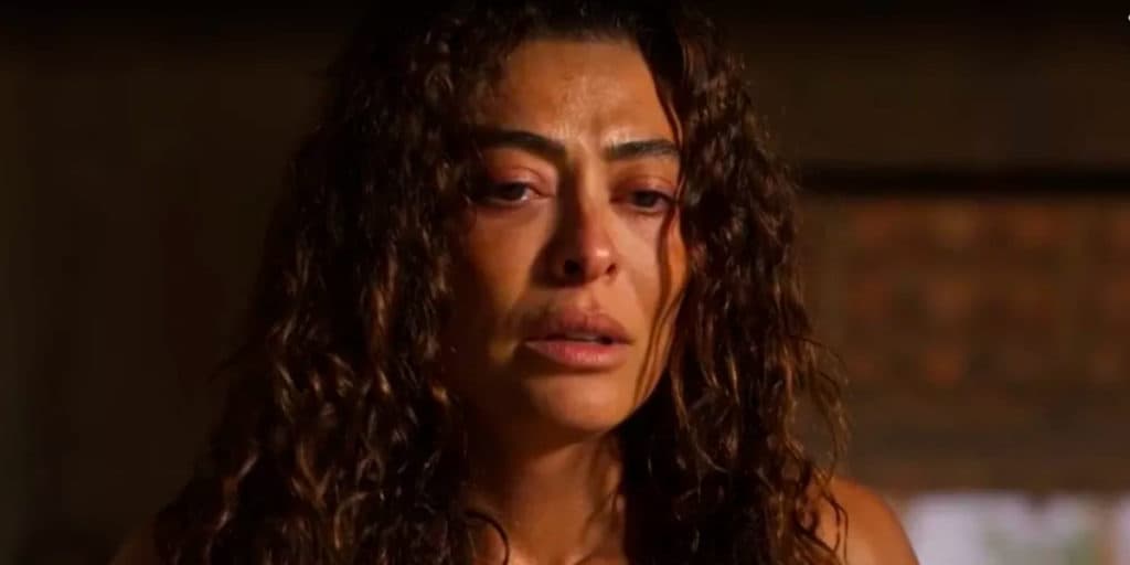 Maria vira onça na frente da filha, toca o terror e faz promessa: "Da próxima vez"