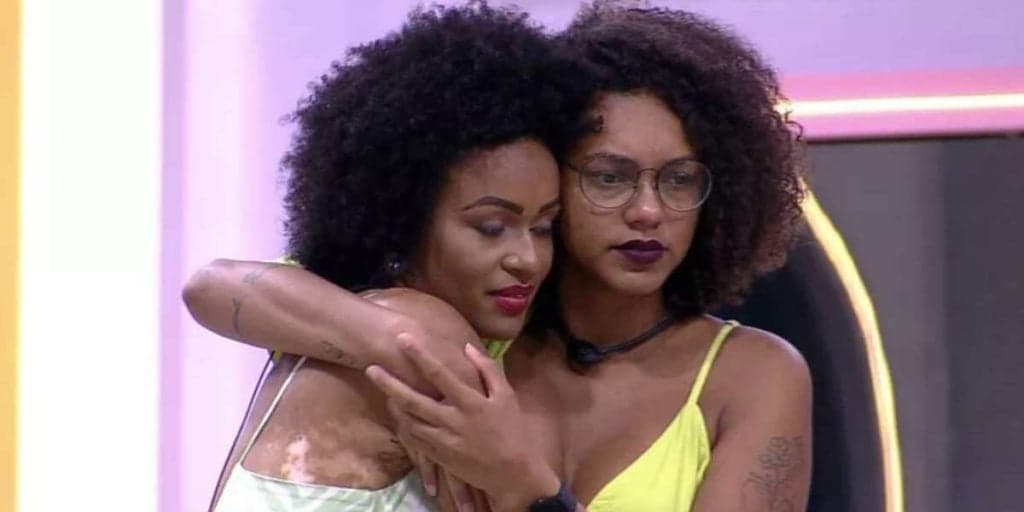 BBB22: Jessilane e Natália se reencontram, esquecem as tretas e curtem a praia juntas
