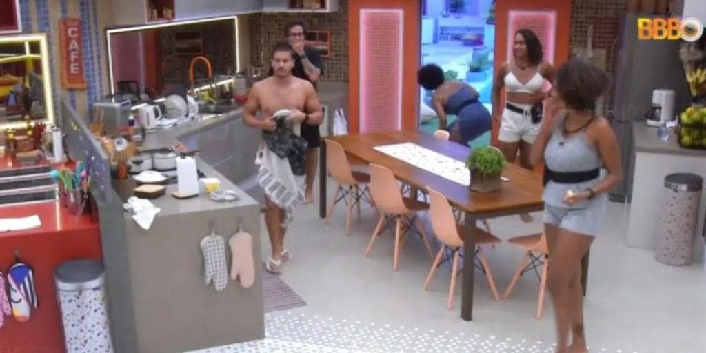 URGENTE: BBB22 é invadido, participantes são encurralados e produção toma medida às pressas: "Correria"