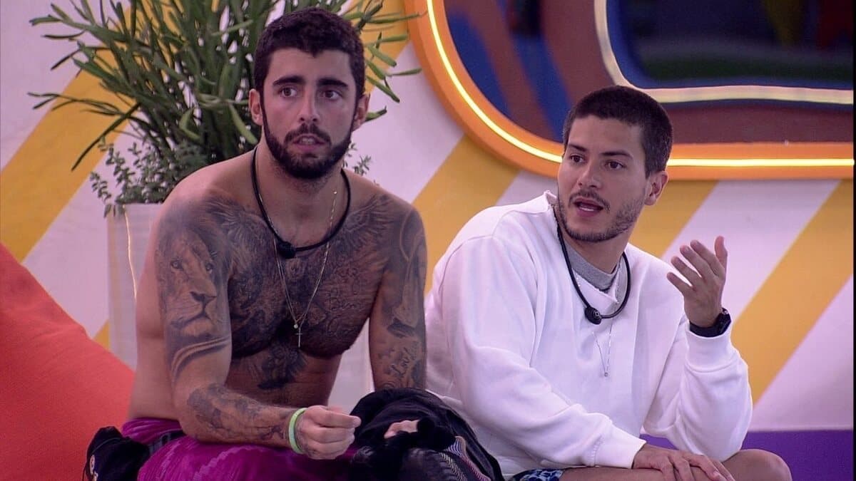 BBB22: Pedro Scooby e Arthur Aguiar falam de música (Foto: Reprodução)