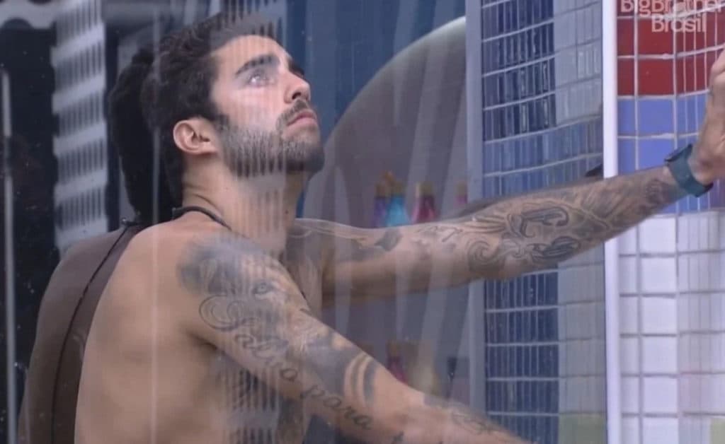 BBB22: Arthur usa poder de cortar água dos brothers, mas Scooby burla punição: "Que banho é esse?"