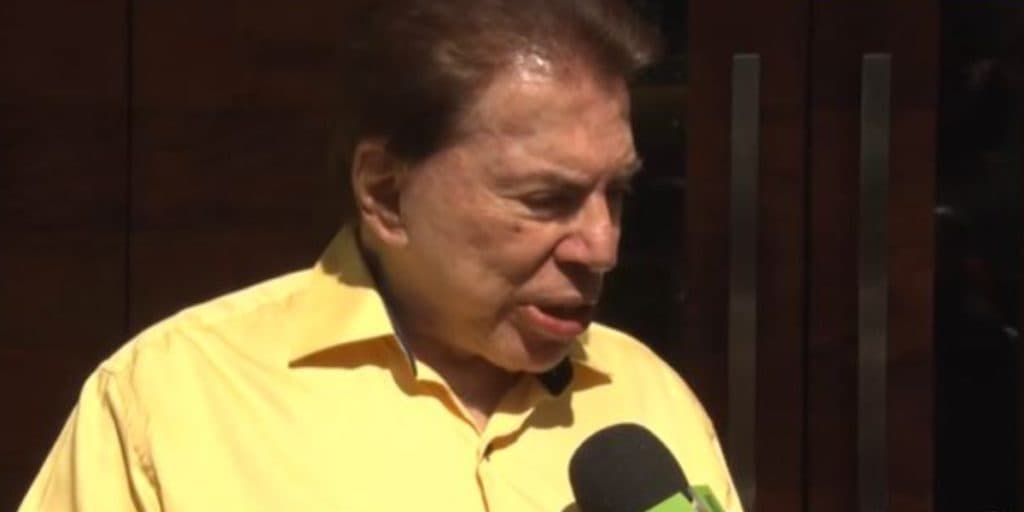 Silvio Santos volta, troca toda programação, anuncia desfecho do Fofocalizando e confirma: "Não vale a pena"
