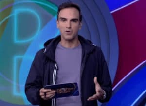 Tadeu Schmidt não conseguiu chegar aos Estúdios Globo por causa das fortes chuvas que atingiram a cidade do Rio (Foto: Reprodução / Globoplay) Tadeu Schmidt não conseguiu chegar aos Estúdios Globo por causa das fortes chuvas que atingiram a cidade do Rio (Foto: Reprodução / Globoplay)