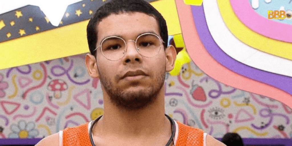 Ex-BBB Viny fatura alto fora da casa