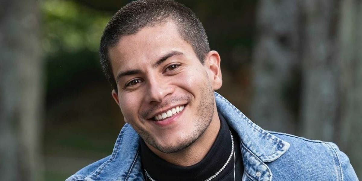  Arthur Aguiar vai expor sua vida ao público  (Foto: João Cotta/Globo