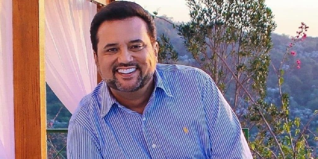 Geraldo Luís escancara foto com parceiro, sai do Brasil e expõe textão público: “Que te ama”