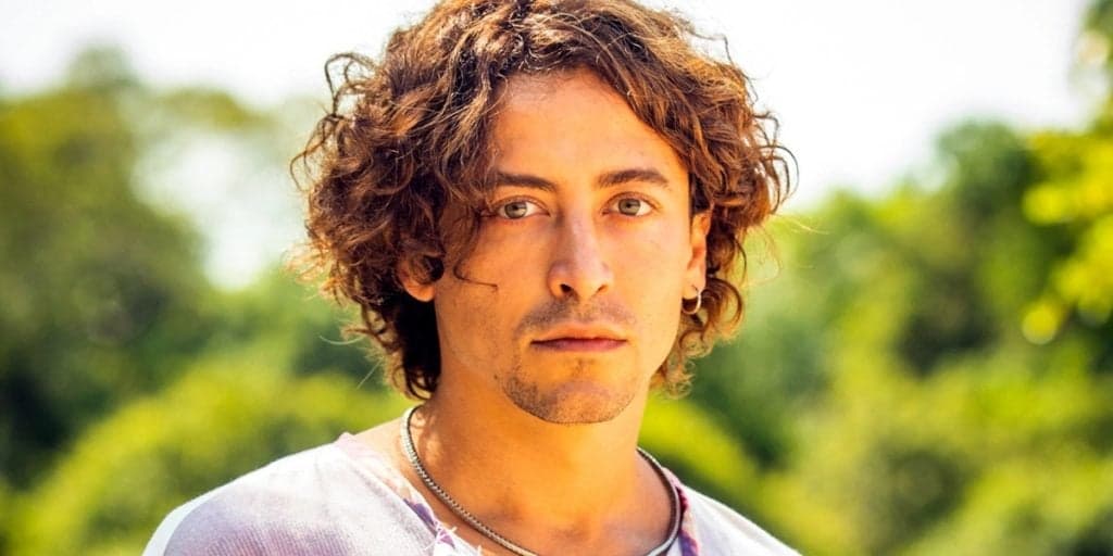 Vídeo de Jesuíta Barbosa com Irandhir Santos viraliza nas redes sociais