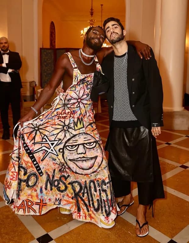 Jonathan Azevedo ao lado de Pedro Scooby no Baile da Vogue (Foto: Reprodução)