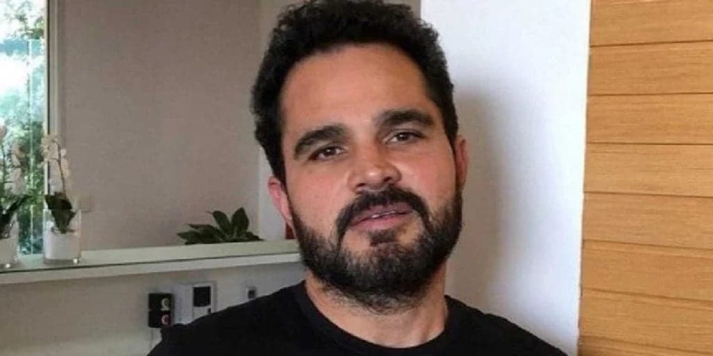 Luciano Camargo faz homenagem à afilhada