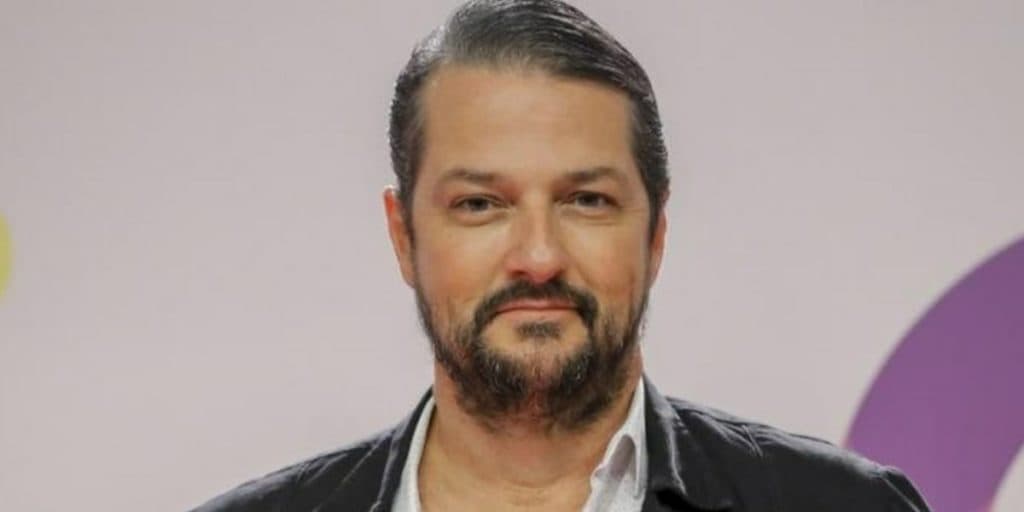 Após assumir com quem é casado, Marcelo Serrado perde 8 quilos e estado irreconhecível é mostrado