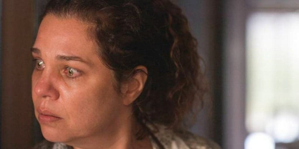 Pantanal: Maria Bruaca descobre que Guta cometeu incesto, culpa Tenório por tragédia e atira no marido
