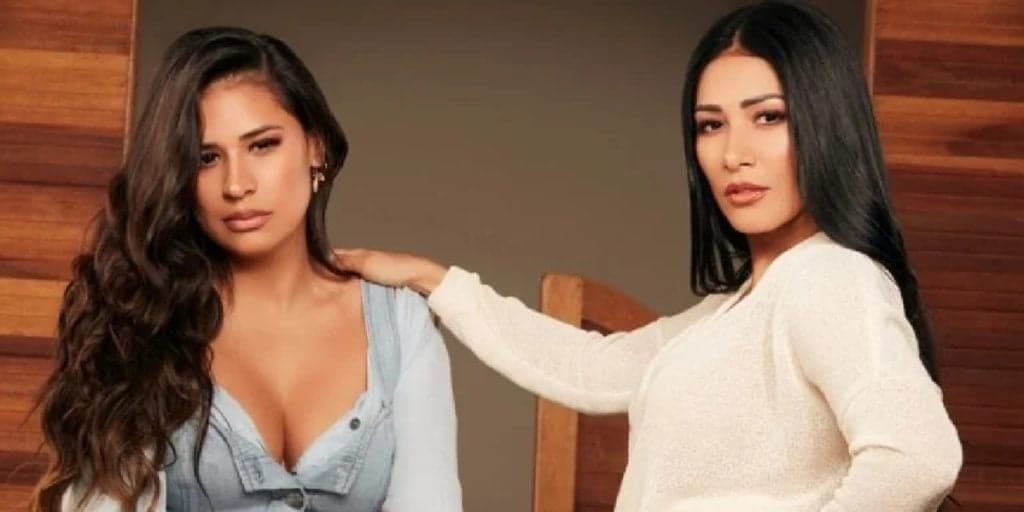Simone dá basta em rumores e se declara à Simaria
