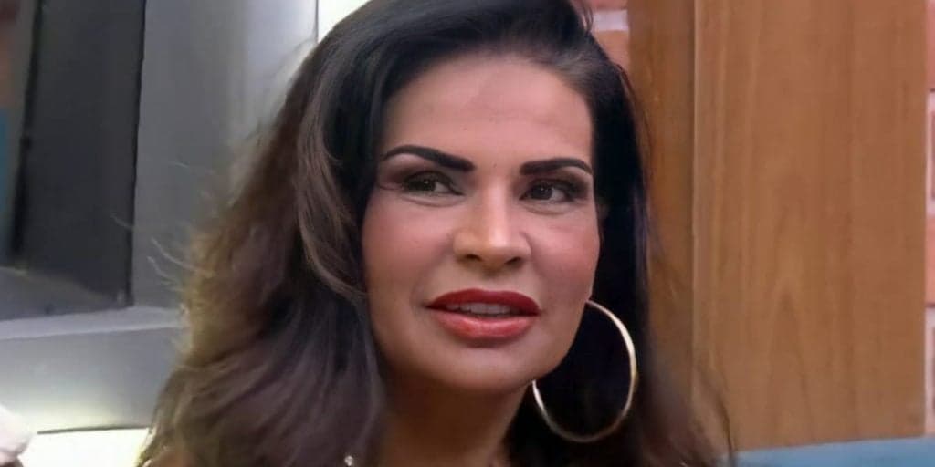 Solange Gomes elege pior sexo e rasga o nome de famoso: "Nota 4"