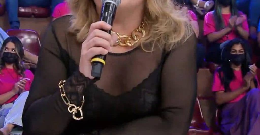 Após 45 anos como contratada da Globo, atriz colocada no olho da rua se vinga no Faustão na Band