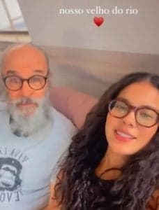 Osmar Prado e Bella Campos na sala de espera do aeroporto para gravar cenas de 'Pantanal' (Reprodução / Instagram) Osmar Prado e Bella Campos na sala de espera do aeroporto para gravar cenas de 'Pantanal' (Reprodução / Instagram)