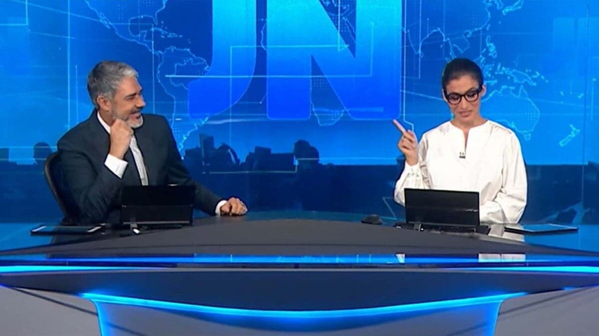 William Bonner responde a pergunta exótica de Renata Vasconcellos ao vivo no Jornal Nacional (Foto: Reprodução) William Bonner responde a pergunta exótica de Renata Vasconcellos ao vivo no Jornal Nacional (Foto: Reprodução)