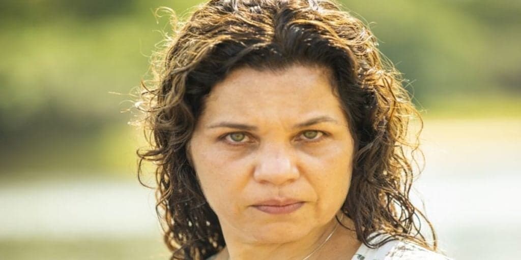 "Pantanal": Maria Bruaca descobre que é corna, fica incrédula e beija peão para se vingar