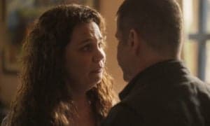 Maria Bruaca (Isabel Teixeira) confrontou o marido, Tenório (Murilo Benício), em Pantanal (Foto: Reprodução / Globo) Maria Bruaca (Isabel Teixeira) confrontou o marido, Tenório (Murilo Benício), em Pantanal (Foto: Reprodução / Globo)