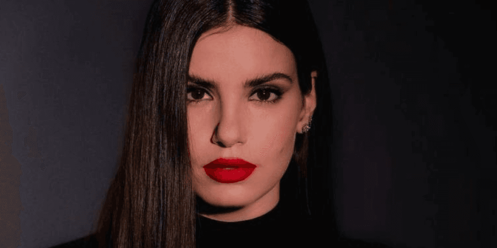 Camila Queiroz, expulsa pela Globo após guerra, quebra o silêncio: "Não tem como"