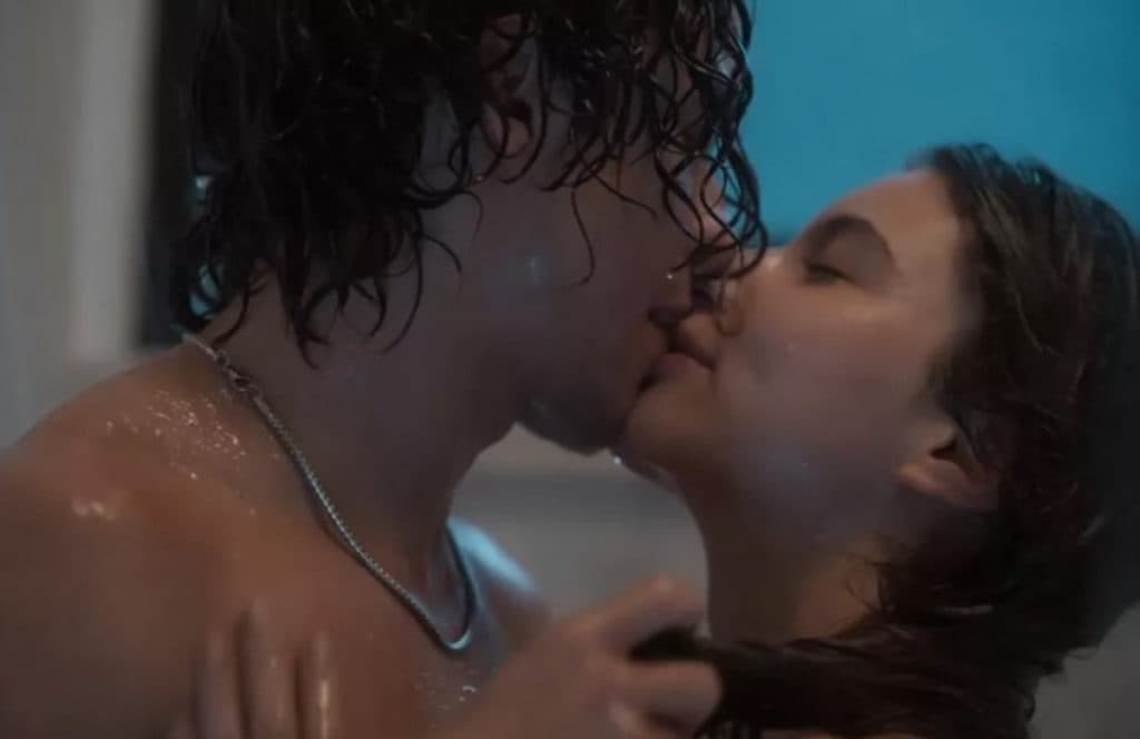 Pantanal: Casal ‘invade’ mansão dos Novaes e Jove dá aula de safadeza para Juma em banho 'quente'; veja fotos