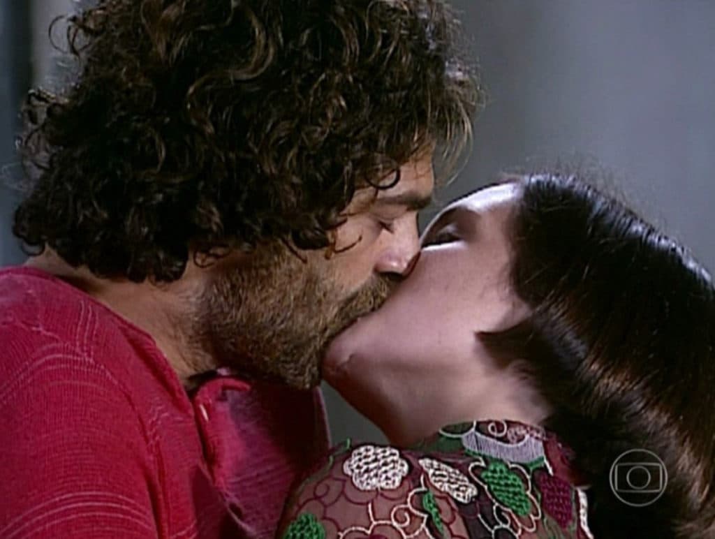 O Cravo e a Rosa: Catarina cede aos encantos de Petruchio, mas no 'rala e rola' quebra a cama e fica uma fera