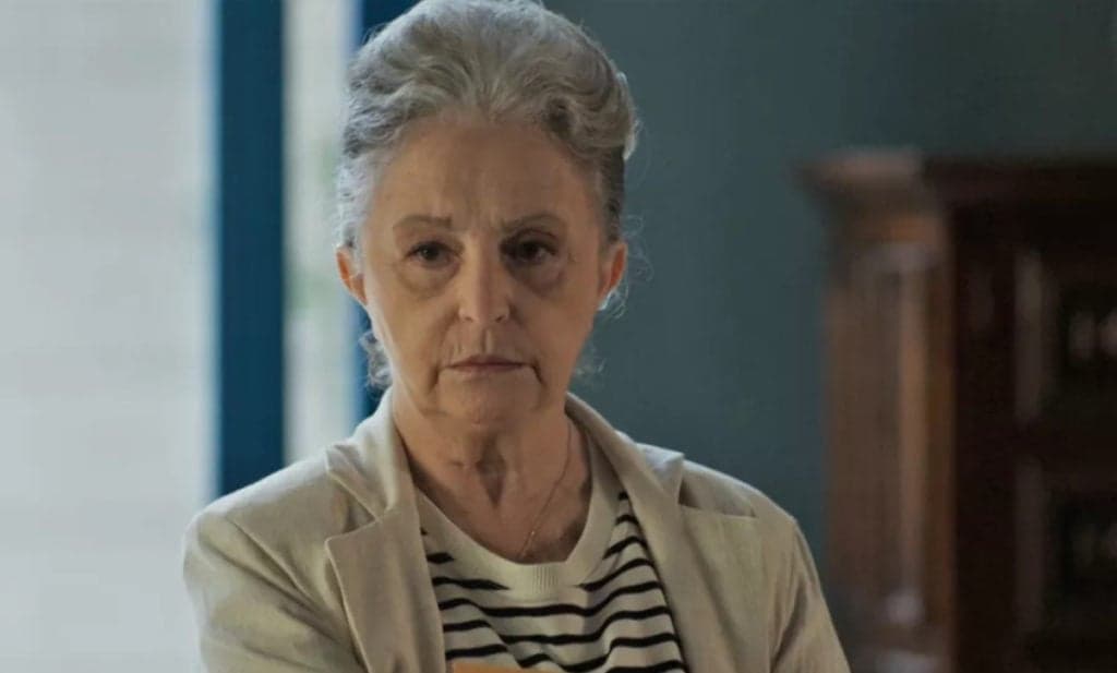 Quanto Mais Vida, Melhor: Celina é humilhada, vira chacota de funcionários e é escorraçada do hospital