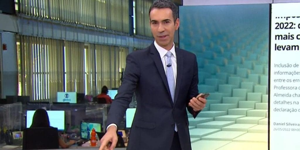 "Não dá", César Tralli saca celular no JH, dá notícia urgente na Globo e aponta o dedo: "Termina"