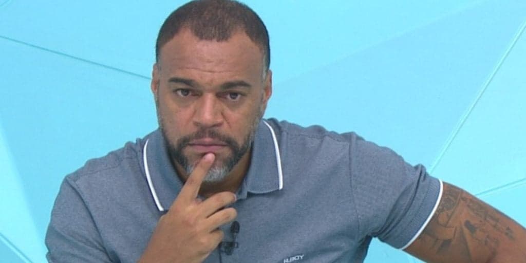 Denílson se emociona ao falar sobre câncer da mãe