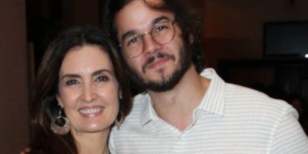 "Nem sentiu o tempo passar", Fátima e Túlio surgem juntos, fazem comunicado e assumem: "4 anos"