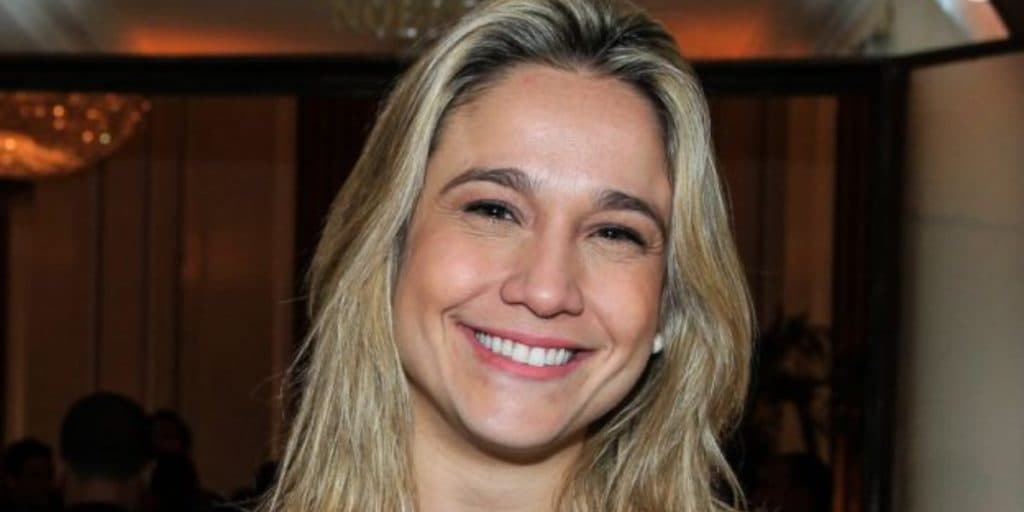 Fernanda Gentil, sem saber, é demitida da Globo, notícia vaza na TV e emissora corta loira de forma cruel