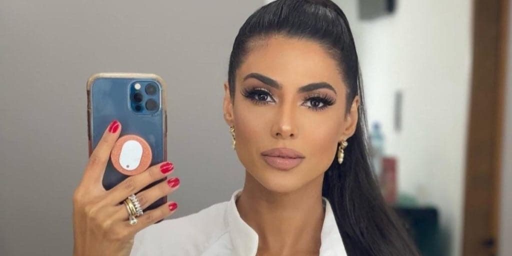 Flávia Noronha, após ter tapete puxado na RedeTV!, é recontratada pela emissora e acerta volta ao TV Fama