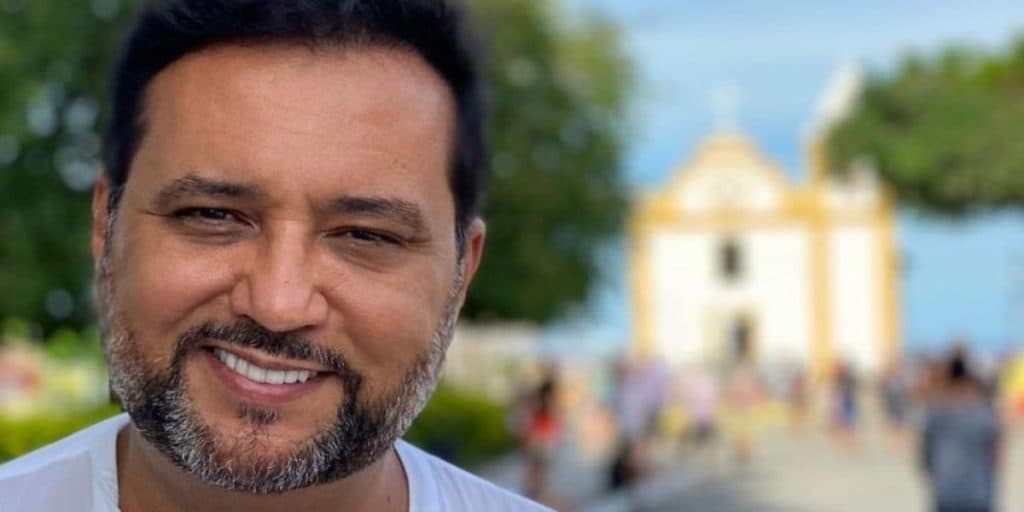 Geraldo Luis compartilha fotos com gatinho de estimação