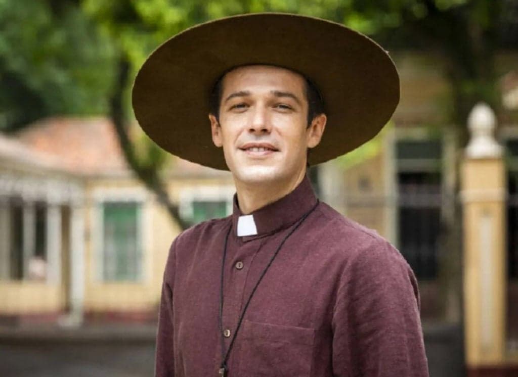 Além da Ilusão: Após beijo, padre Tenório decide abandonar tentação e arma um plano; saiba qual