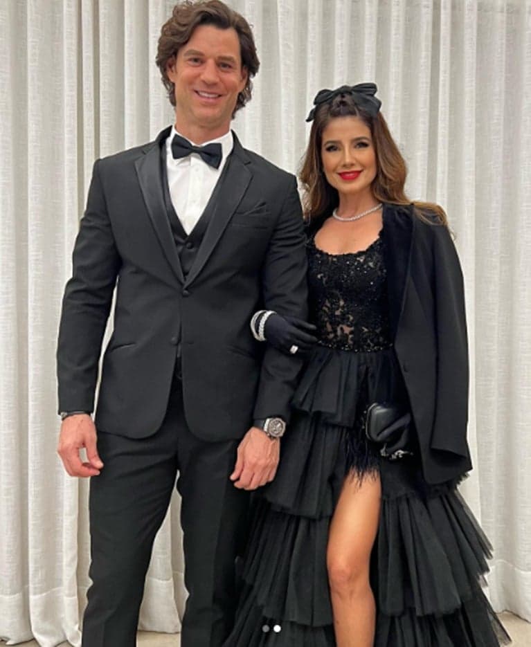 Paula Fernandes ao lado de seu namorado