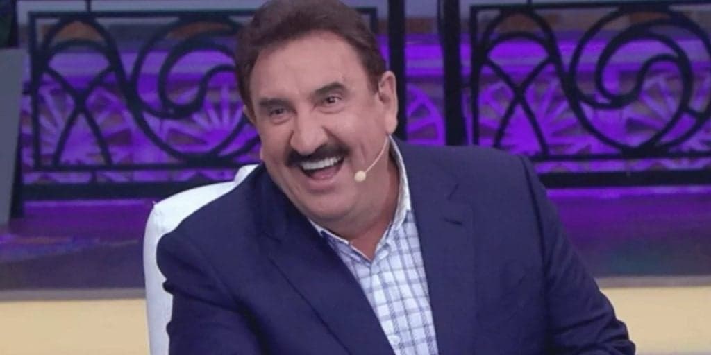 Ratinho, após anos de descrição, assume ao Brasil com quem é casado e foto prova: "Não imaginava"