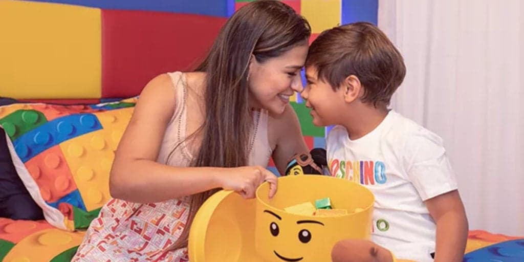 Simone, irmã de Simaria, abre porta de mansão extraordinária na Disney e fotos do local vai deixar você chocado; Veja