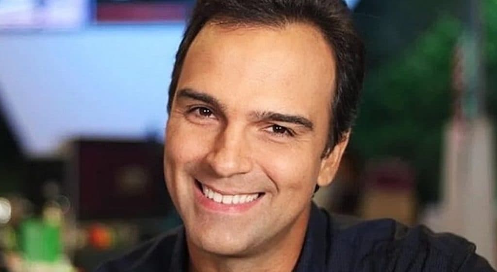 Tadeu Schmidt expõe com quem é casado há mais de 20 anos e confessa desânimo em jantar: "Abrindo mão"