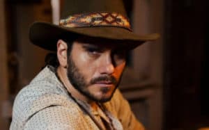 Trindade (Gabriel Sater) ateará fogo até na "talaricagem" de Irma (Camila Morgado) em Pantanal (Foto: Reprodução / Globo) Trindade (Gabriel Sater) ateará fogo até na "talaricagem" de Irma (Camila Morgado) em Pantanal (Foto: Reprodução / Globo)