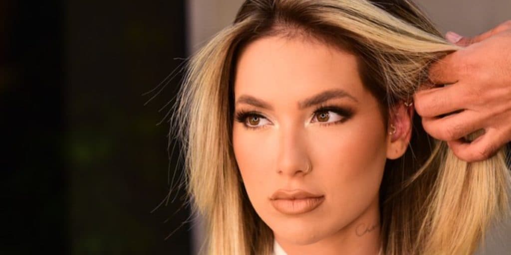 Virginia Fonseca é internada, surge em maca reclamando de dor e pior diagnóstico é confirmado: "Crânio"