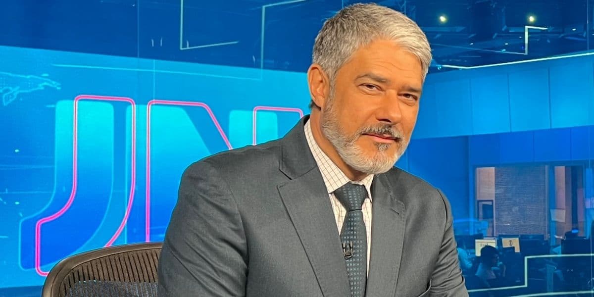 William Bonner na bancada do Jornal Nacional (Foto: Reprodução/TV Globo)