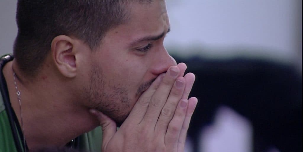 Arthur Aguiar rebate indiretas de Mumuzinho e dispara contra o cantor: "Não é uma disputa"
