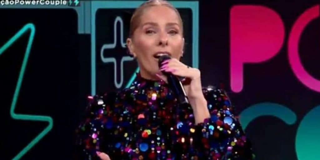 Adriane Galisteu divulga foto completamente pelada dentro de casa e deixa o Brasil incrédulo com postagem