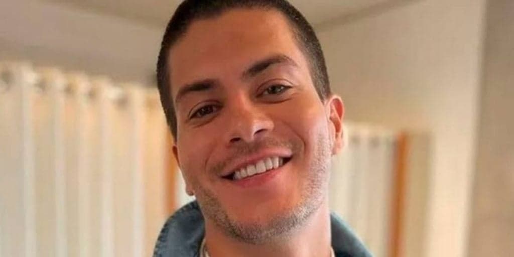 Arthur Aguiar vira motivo de piada entre os internautas após fazer publicidade enganosa: "Desespero"