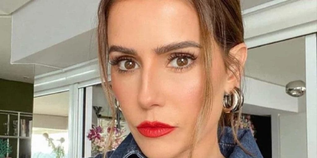 Deborah Secco fala sobre padrões de beleza