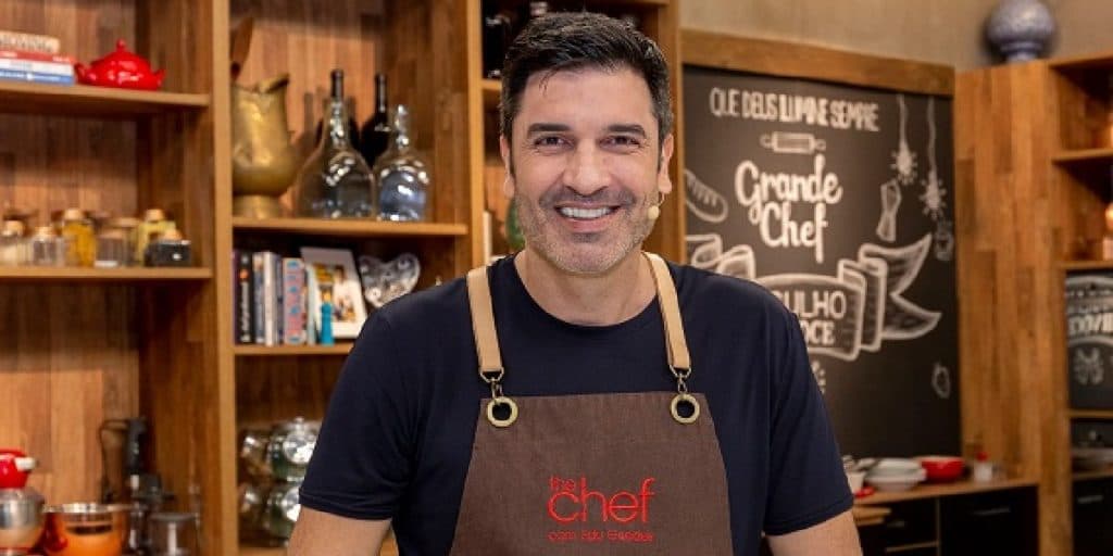 Edu Guedes acompanhado de novo amor e filha