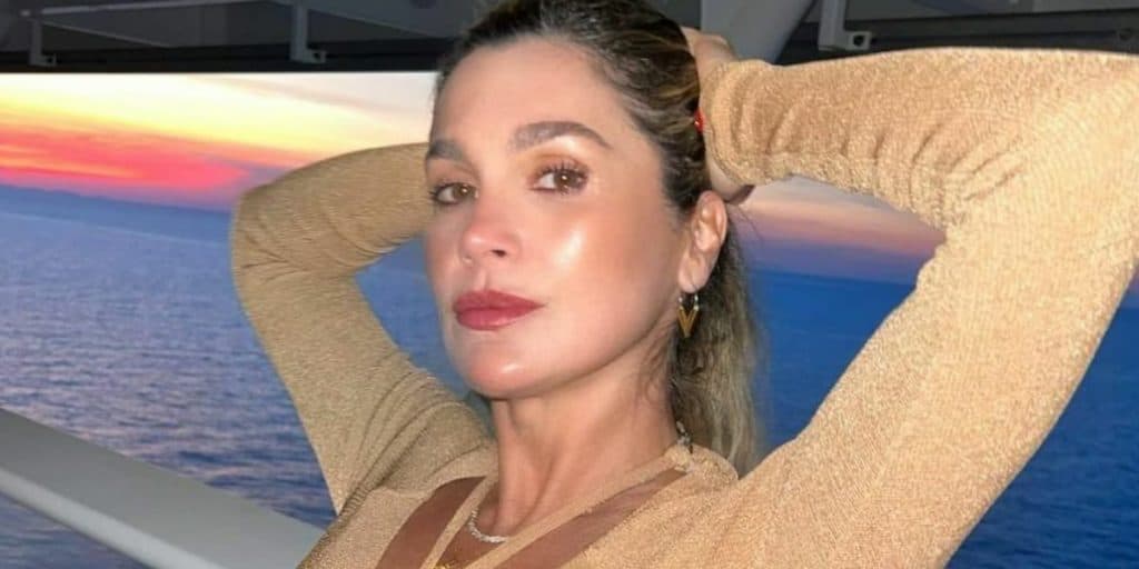 Flávia Alessandra posta foto deslumbrante